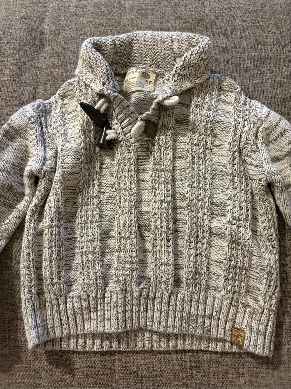 Cozy Cable-Knit Toggle Sweater - Cream Gray